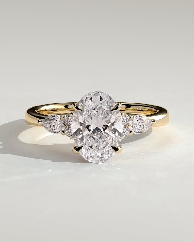Forlovelsesring med halo